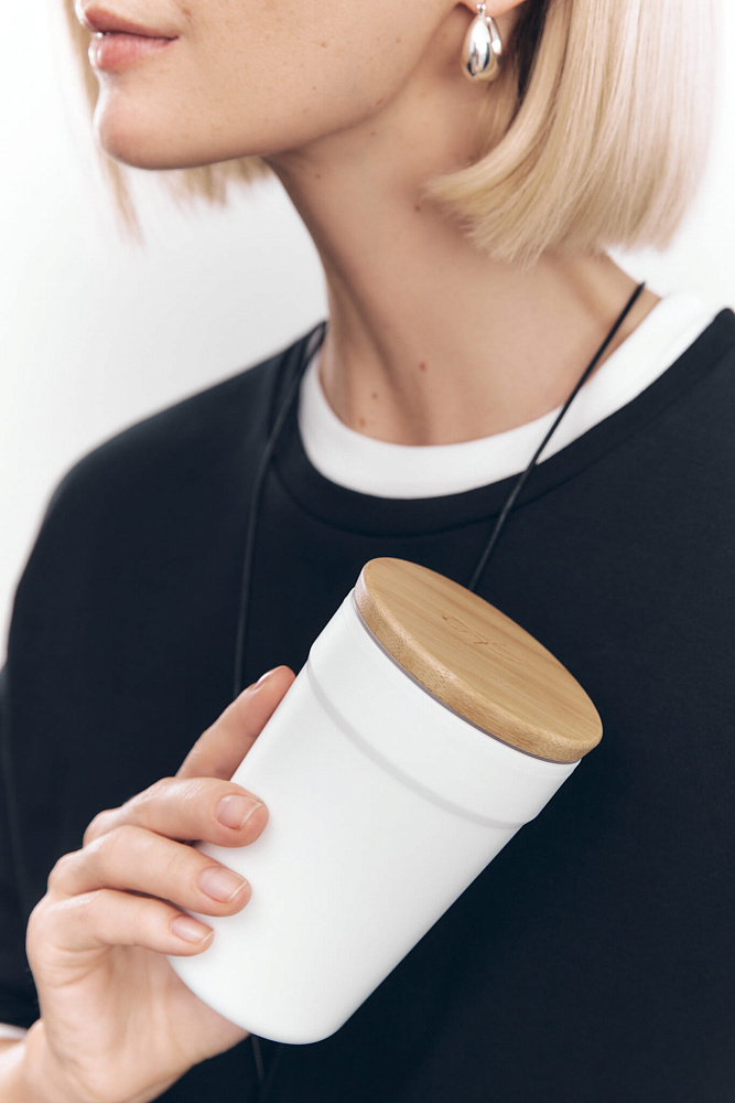 Стакан из полипропилена с бамбуковой крышкой