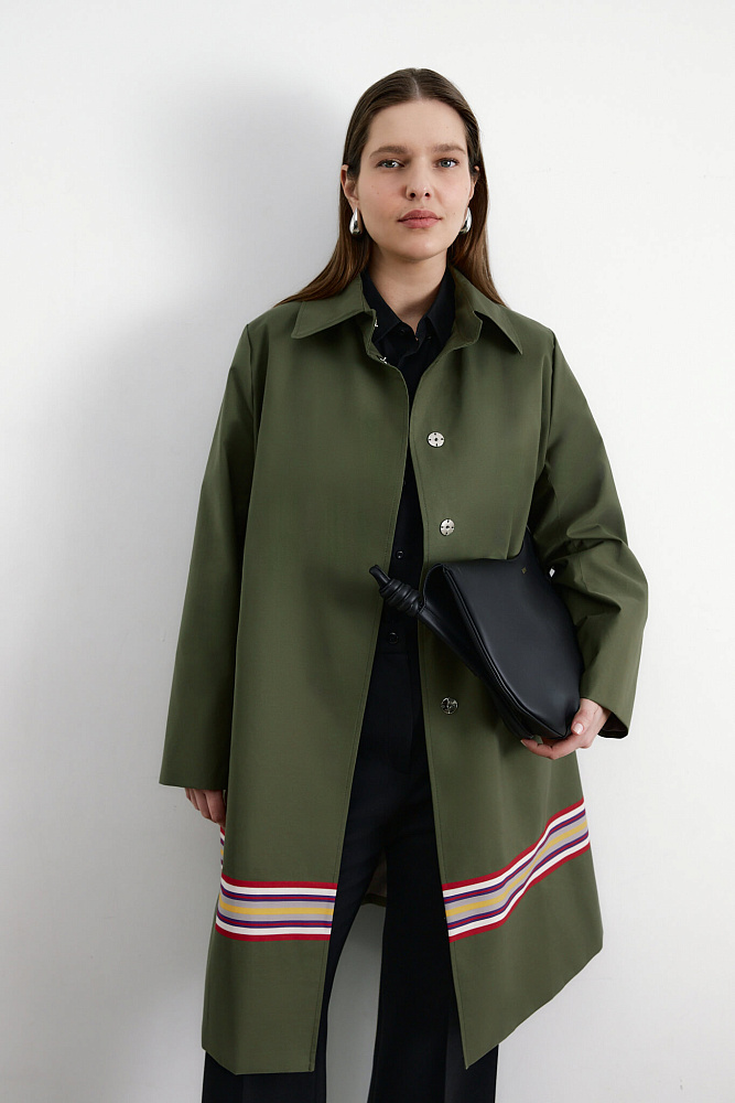 Плащ с полосками