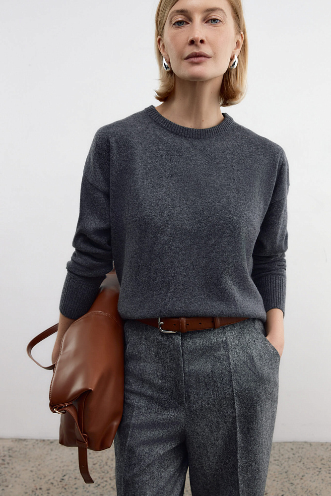 Свитер с разрезом