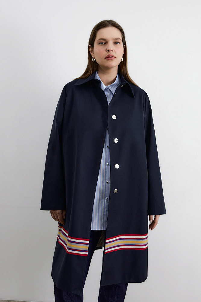 Плащ с полосками